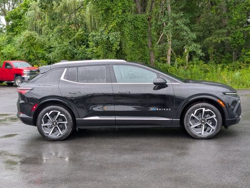 New 2025 Chevrolet Equinox EV LT image 8