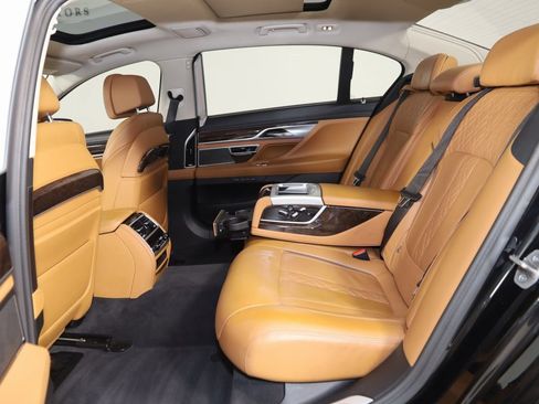 Used 2022 BMW 750i xDrive w/ Luxury Rear Seating Package image 67