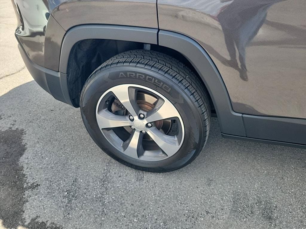 Used 2019 Jeep Cherokee Limited AWD/4WD image 32