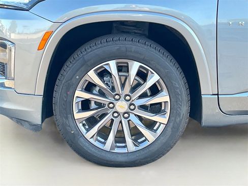 Used 2023 Chevrolet Traverse Premier image 34