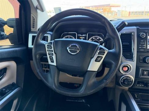 Used 2016 Nissan Titan SV image 9