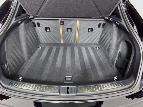 Used 2025 Porsche Macan AWD/4WD image 28