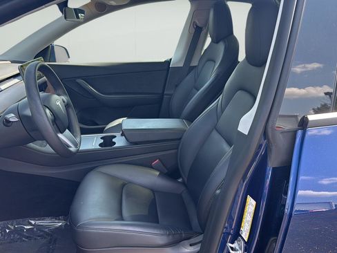 Used 2022 Tesla Model Y Long Range image 13