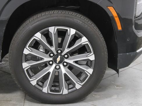 Used 2025 Chevrolet Tahoe High Country AWD/4WD image 12