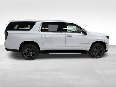 New 2026 Chevrolet Suburban Premier AWD/4WD image 18