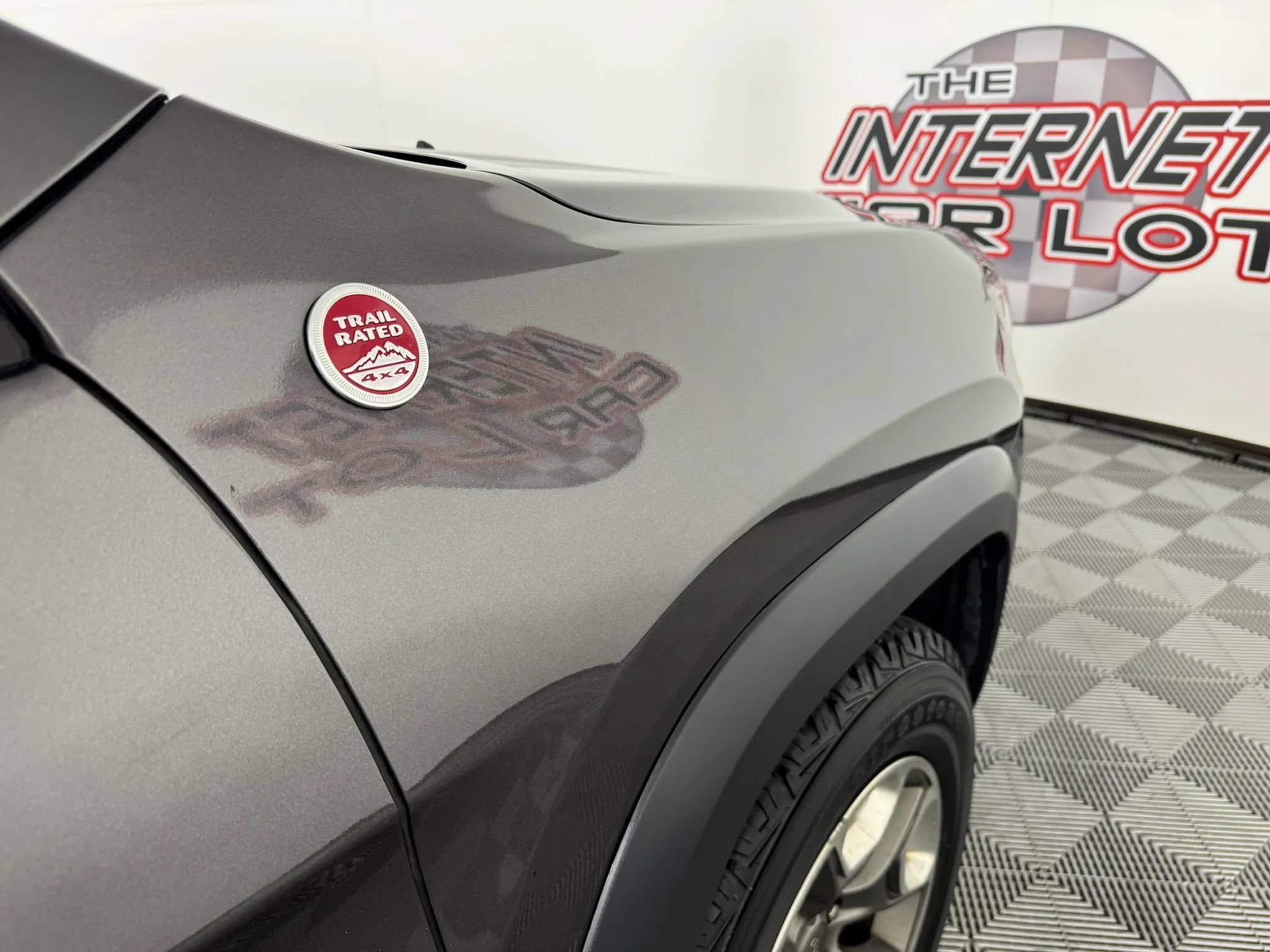 Used 2019 Jeep Cherokee Trailhawk AWD/4WD image 31