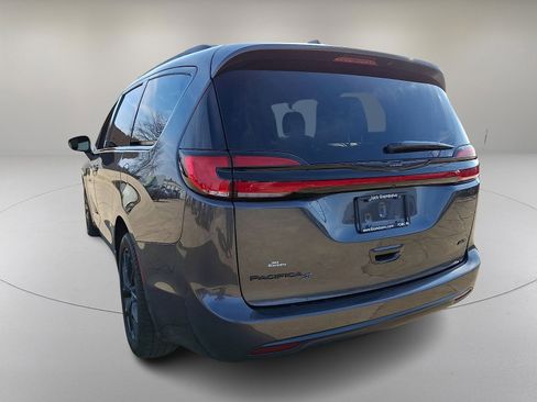 Used 2022 Chrysler Pacifica Touring-L w/ S Appearance Package image 8