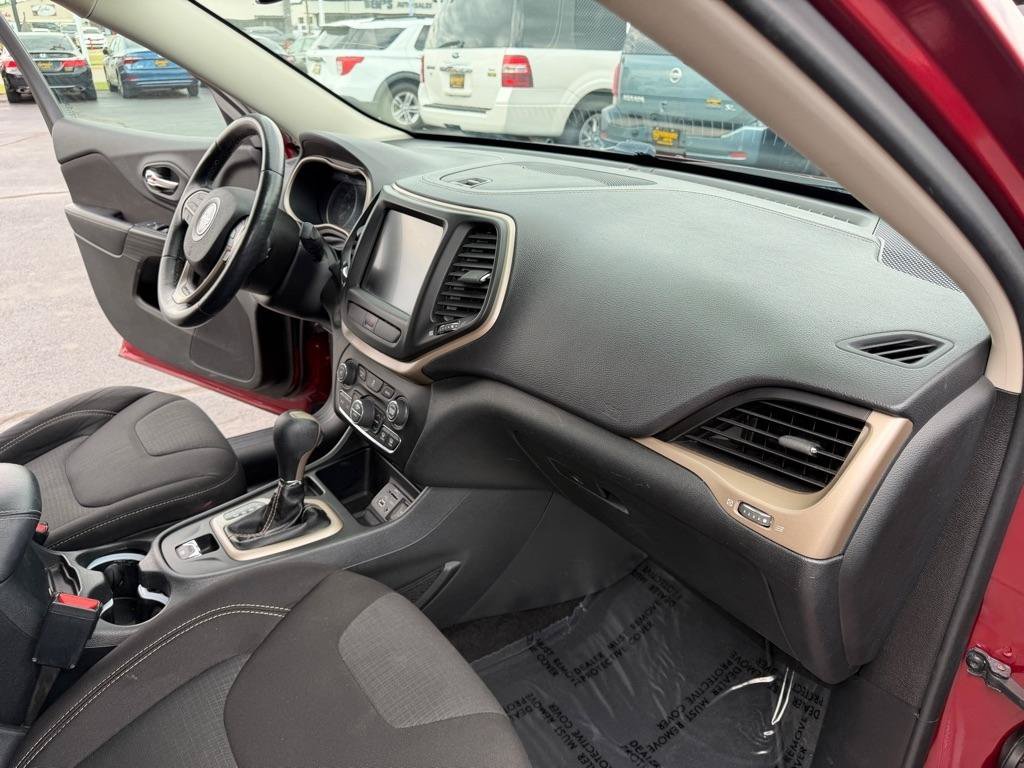 Used 2015 Jeep Cherokee Latitude w/ Comfort/Convenience Group FWD image 21