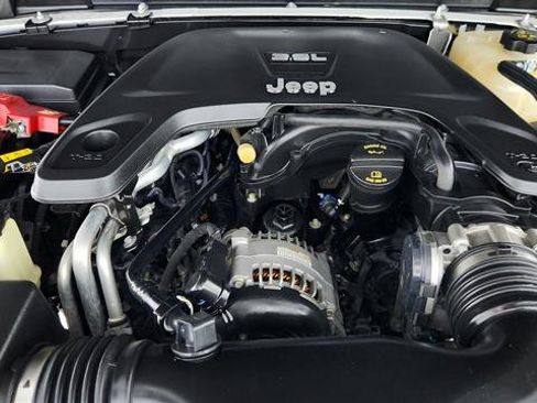 Used 2019 Jeep Wrangler Unlimited Sahara image 38