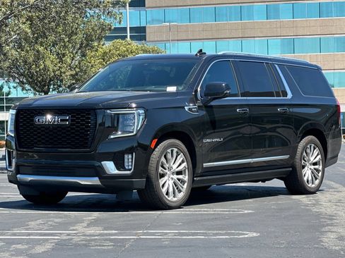 Used 2023 GMC Yukon XL Denali w/ Denali Reserve Package AWD/4WD image 8