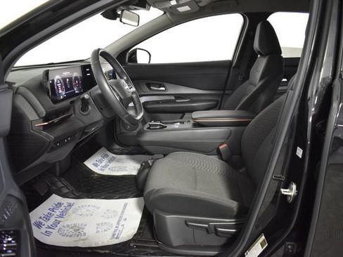 Used 2023 Nissan Ariya FWD image 11
