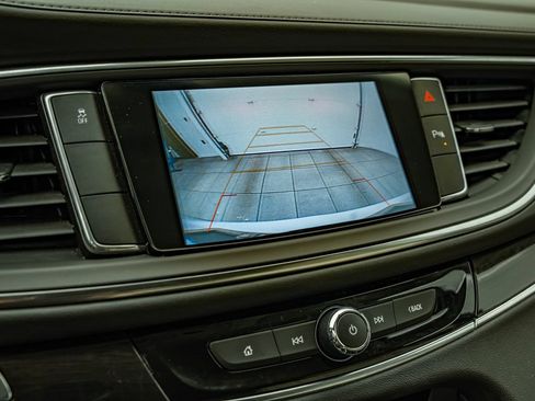 Used 2019 Buick Enclave Essence FWD image 26