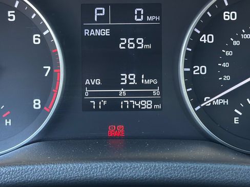 Used 2017 Hyundai Elantra SE FWD image 22