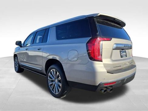 Used 2021 GMC Yukon XL Denali w/ Denali Premium Package image 9