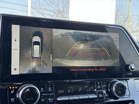 Used 2023 Toyota Highlander Limited image 9
