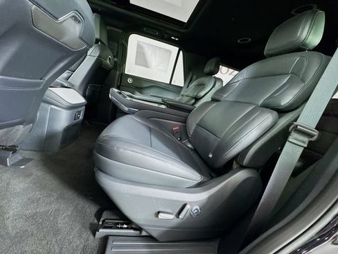 New 2026 Lincoln Navigator Reserve w/ Jet Appearance Package AWD/4WD image 26