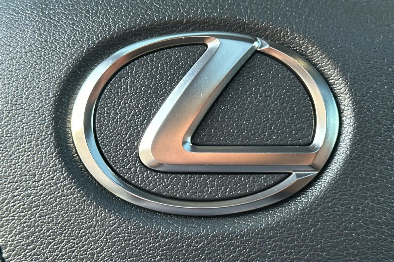 Used 2025 Lexus GX 550 w/ Cold Area Package AWD/4WD image 17