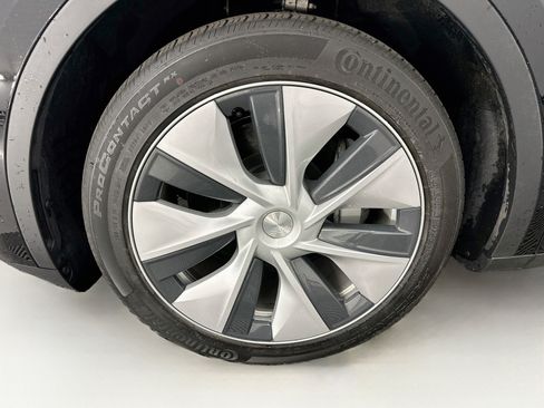 Used 2024 Tesla Model Y Long Range AWD/4WD image 35