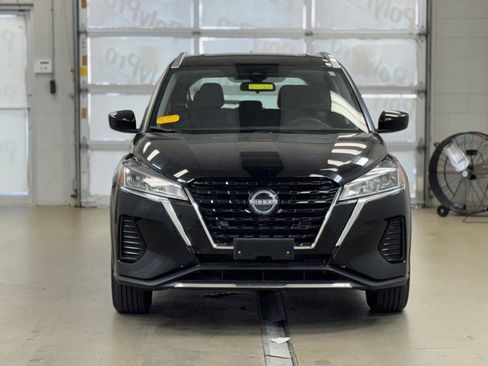 Used 2024 Nissan Kicks SV image 2
