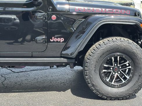 Certified 2024 Jeep Wrangler Unlimited Rubicon AWD/4WD image 11