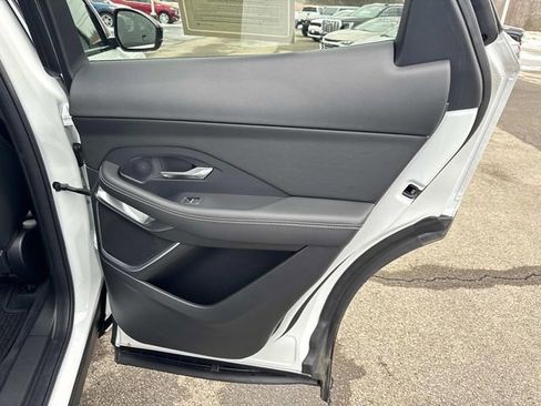 Used 2024 Jaguar E-PACE R-Dynamic SE image 15