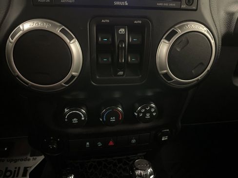 Used 2018 Jeep Wrangler Unlimited Sahara w/ Dual Top Group image 9