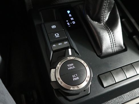 Used 2025 Toyota Tacoma SR5 AWD/4WD image 31