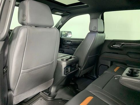 Used 2025 GMC Sierra 1500 AT4 w/ Technology Package AWD/4WD image 32