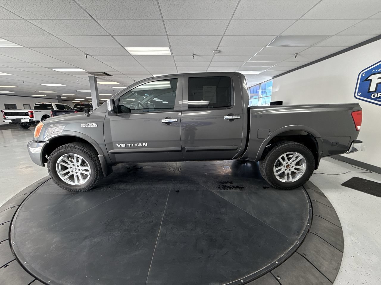 Used 2009 Nissan Titan LE AWD/4WD image 5
