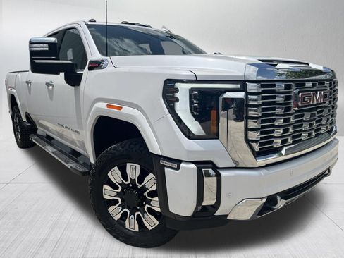 Used 2024 GMC Sierra 3500 Denali w/ Technology Package AWD/4WD image 3