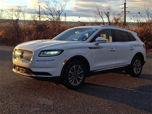 Used 2021 Lincoln Nautilus AWD w/ Equipment Group 101A image 3