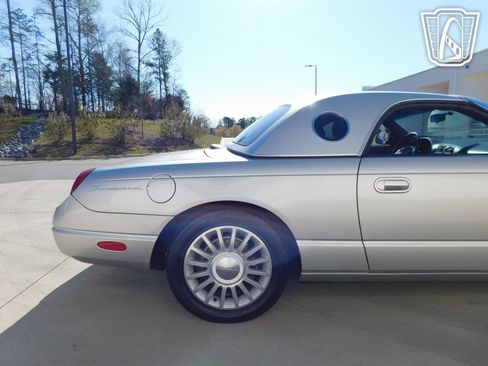Used 2004 Ford Thunderbird image 28