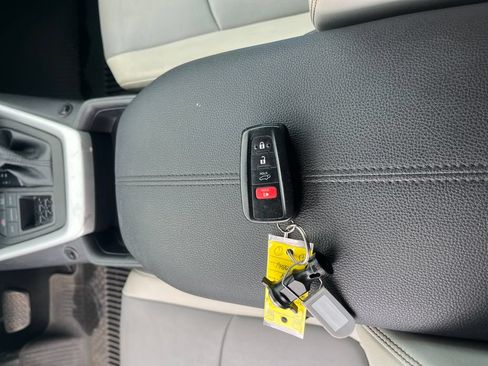 Used 2021 Toyota RAV4 XLE Premium FWD image 27