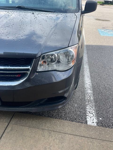 Used 2018 Dodge Grand Caravan SE FWD image 2