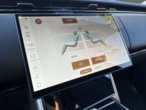 New 2025 Land Rover Range Rover Long Wheelbase SE image 27