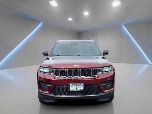 Used 2024 Jeep Grand Cherokee Laredo X w/ Luxury Tech Group I AWD/4WD image 12