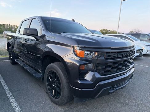 Used 2023 Chevrolet Silverado 1500 Custom image 2