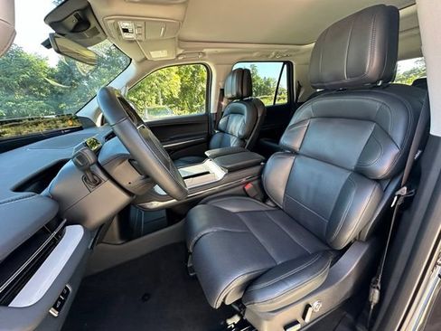 New 2025 Lincoln Navigator Reserve AWD/4WD image 18