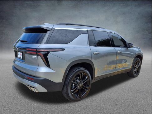 Used 2026 Chevrolet Traverse LT w/ LPO, Floor Liner Package FWD image 8