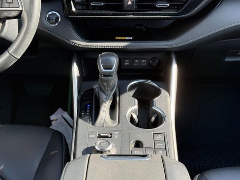 Used 2023 Toyota Highlander XSE AWD/4WD image 22