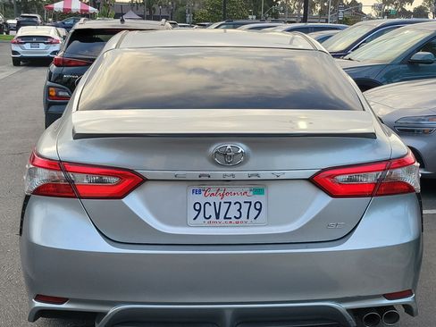 Used 2018 Toyota Camry SE FWD image 4