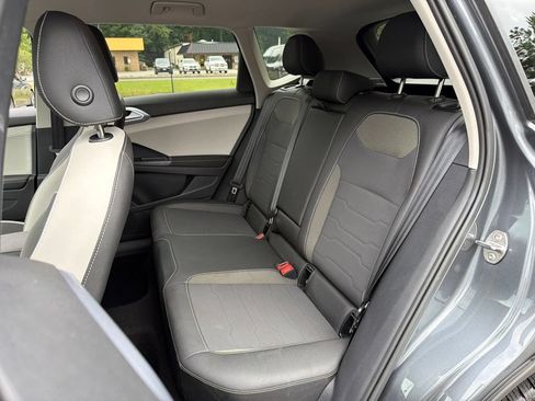 Used 2025 Volkswagen Taos SE FWD image 19