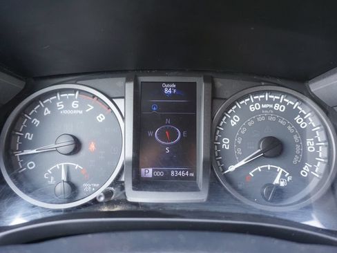 Used 2019 Toyota Tacoma TRD Sport AWD/4WD image 5