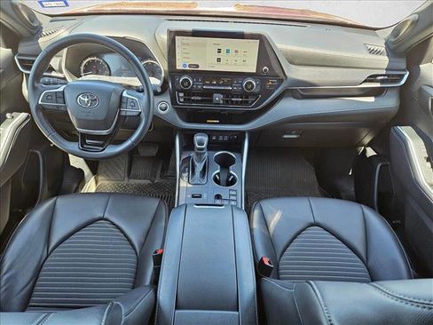 Used 2024 Toyota Highlander XSE image 16