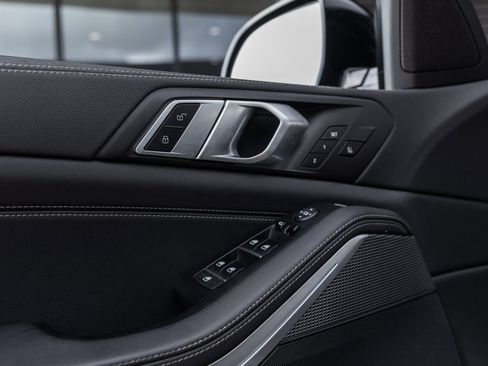 Used 2021 BMW X5 sDrive40i w/ M Sport Package image 18