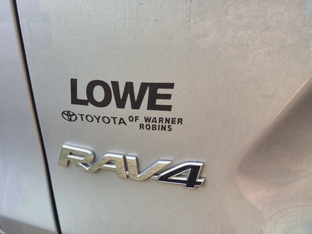 Used 2022 Toyota RAV4 LE FWD image 8