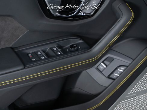 Used 2021 Lamborghini Urus AWD/4WD image 17