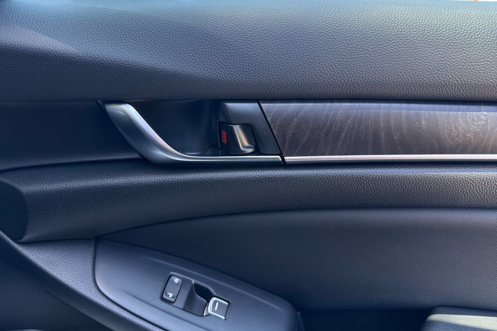 Used 2022 Honda Accord Touring image 19
