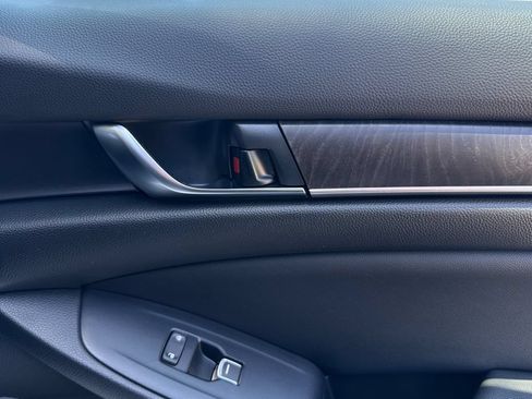 Used 2022 Honda Accord Touring image 19