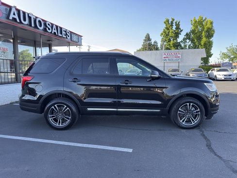 Used 2019 Ford Explorer XLT w/ Equipment Group 201A AWD/4WD image 2